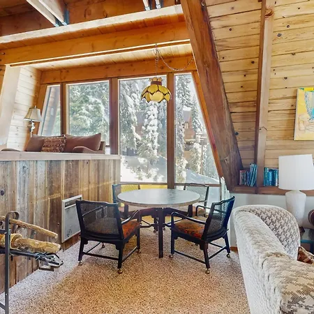 Retro Family Gathering Home In Tahoe Donner
